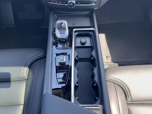 New 2026 Volvo XC60 B5 Ultra w/ Protection Package Premier AWD/4WD image 23