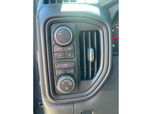 Used 2025 Chevrolet Silverado 1500 Custom Trail Boss w/ LPO, Dark Essentials Package image 8