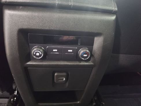 Used 2023 Chevrolet Traverse LT w/ Rear Camera Mirror Package AWD/4WD image 25