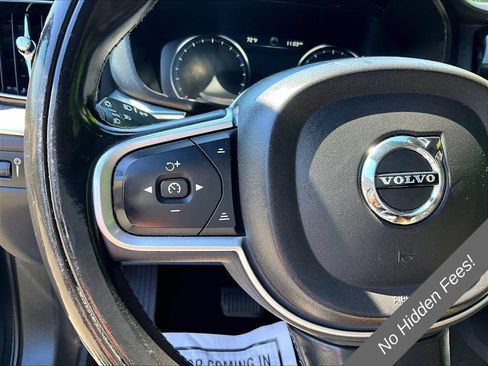 Used 2018 Volvo XC60 T5 Momentum w/ Convenience Package AWD/4WD image 16