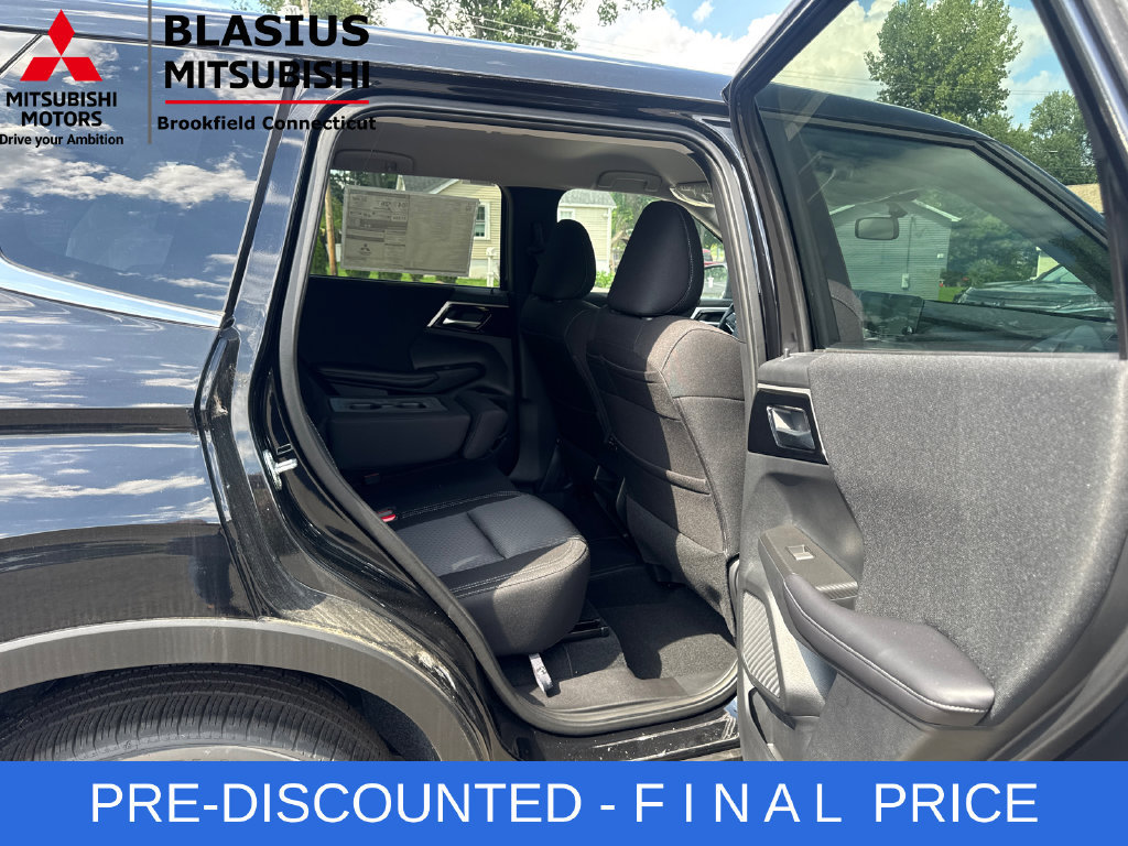 Used 2025 Mitsubishi Outlander ES AWD/4WD image 24