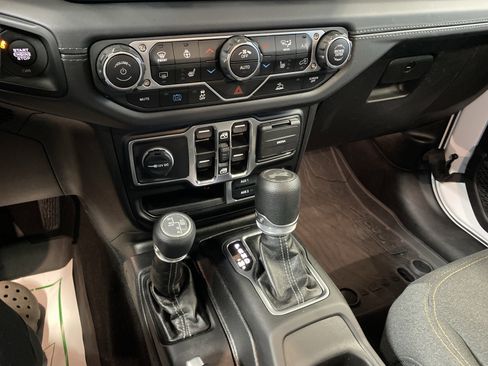 Certified 2025 Jeep Wrangler Backcountry image 15