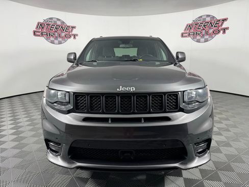 Used 2021 Jeep Grand Cherokee Laredo image 2