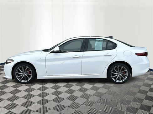 Used 2022 Alfa Romeo Giulia Ti image 2