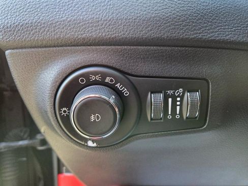 Used 2018 Jeep Compass Latitude w/ Popular Equipment Group AWD/4WD image 28
