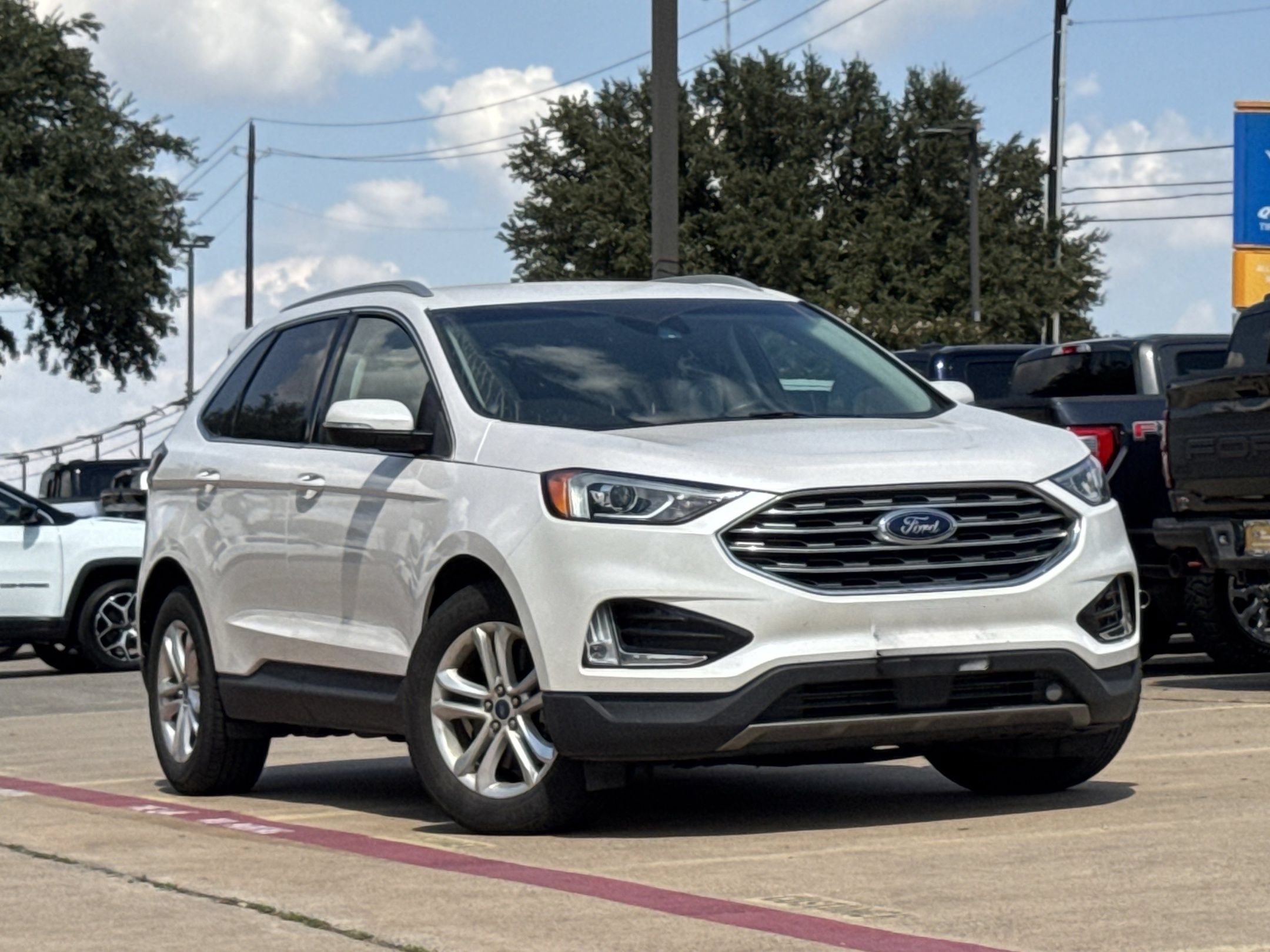 Used 2019 Ford Edge SEL w/ Cold Weather Package AWD/4WD image 2