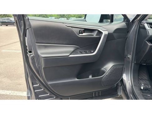 Used 2025 Toyota RAV4 XLE AWD/4WD image 13