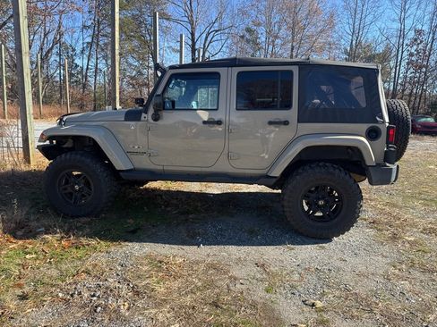Used 2017 Jeep Wrangler Unlimited Sahara w/ Connectivity Group image 6