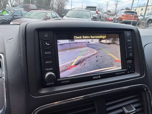 Used 2017 Dodge Grand Caravan SXT image 18