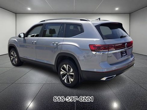 Certified 2026 Volkswagen Atlas SE FWD image 3