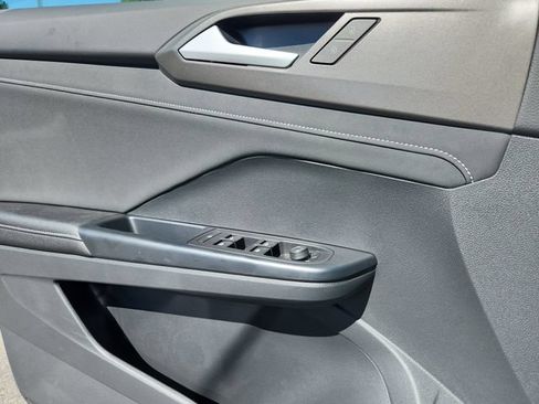 New 2026 Volkswagen Taos SE AWD/4WD image 6