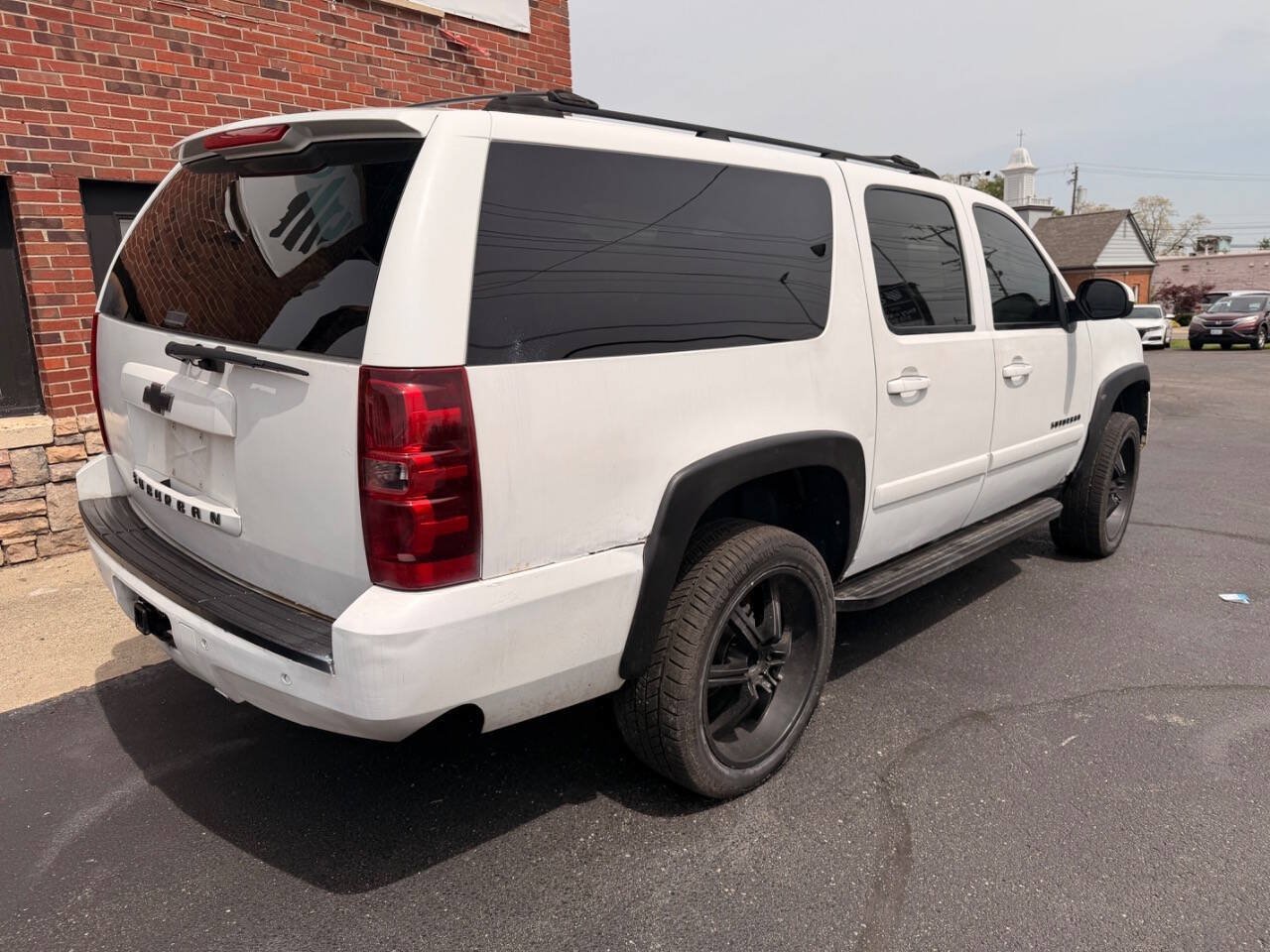 Used 2007 Chevrolet Suburban LT w/ LT Preferred Equipment Group AWD/4WD image 7