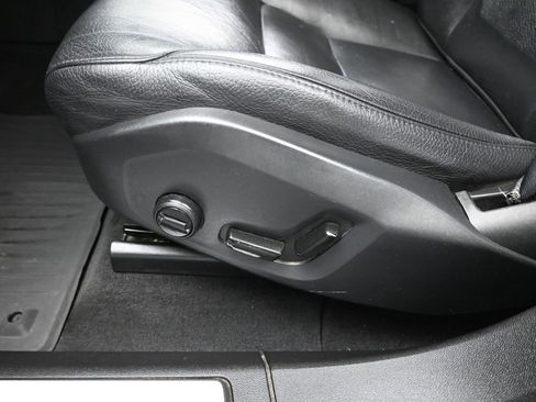 Used 2020 Volvo XC60 T5 Momentum w/ Protection Package Premier image 14