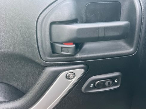 Used 2014 Jeep Wrangler Unlimited Sahara w/ Connectivity Group image 11