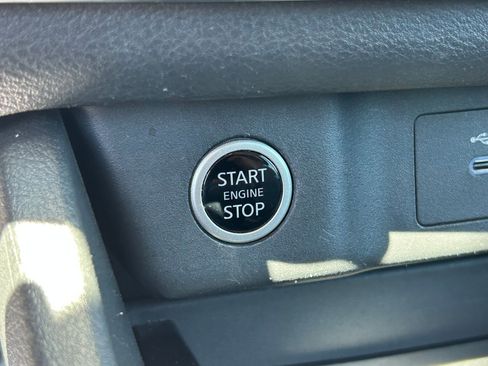Used 2023 Nissan Rogue SV AWD/4WD image 22