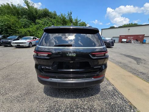 Used 2023 Jeep Grand Cherokee L Limited w/ Luxury Tech Group II AWD/4WD image 6