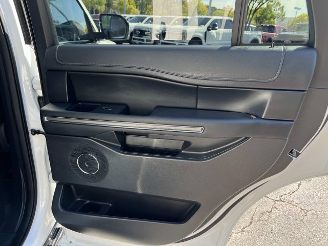 Used 2023 Ford Expedition XLT AWD/4WD image 31