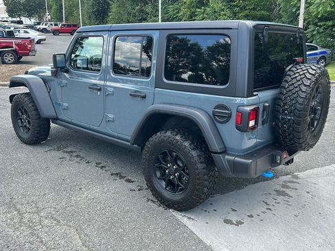 Used 2024 Jeep Wrangler Unlimited AWD/4WD image 3