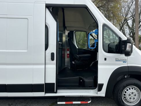 Used 2024 RAM ProMaster 3500 w/ Delivery Van Package image 16
