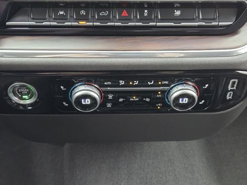 Used 2024 GMC Sierra 1500 SLT image 16