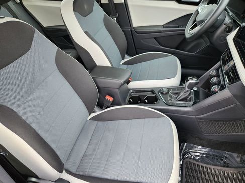 Used 2025 Volkswagen Taos S image 5