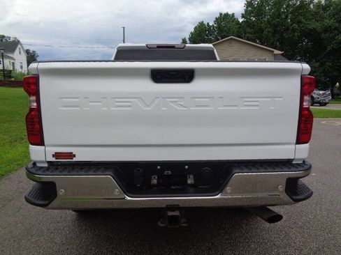 Used 2022 Chevrolet Silverado 2500 LT AWD/4WD image 4