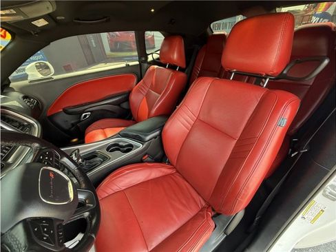 Used 2019 Dodge Challenger SXT image 19