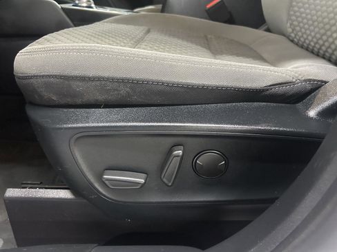 Used 2020 Ford Escape SE image 14