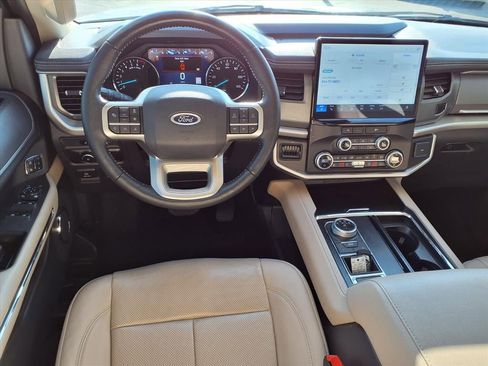 Used 2024 Ford Expedition XLT image 8