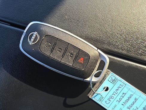 Used 2023 Nissan Rogue SV image 31