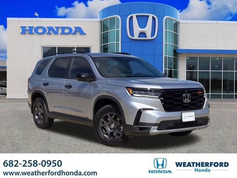 Used 2025 Honda Pilot TrailSport image 1