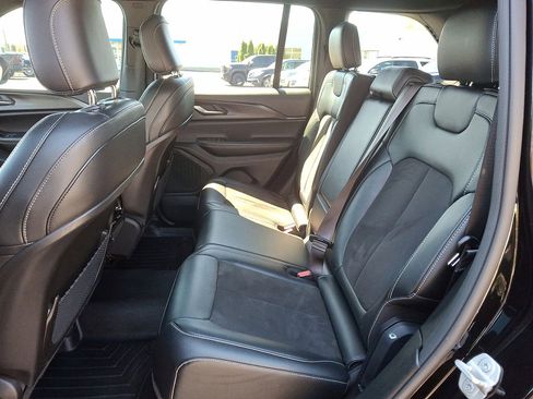 Used 2023 Jeep Grand Cherokee Altitude AWD/4WD image 20