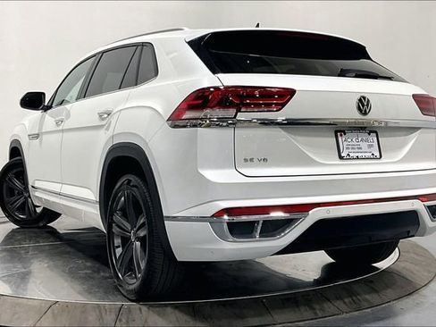 Used 2021 Volkswagen Atlas Cross Sport SE w/ Panoramic Sunroof Package FWD image 11