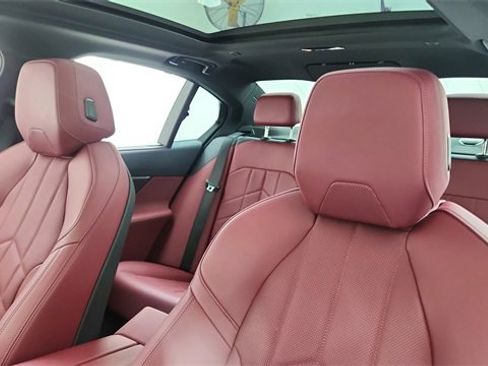 Used 2025 BMW 540i xDrive w/ Executive Package image 34