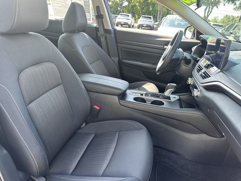 Used 2025 Nissan Altima 2.5 SV w/ SV Premium Package FWD image 6