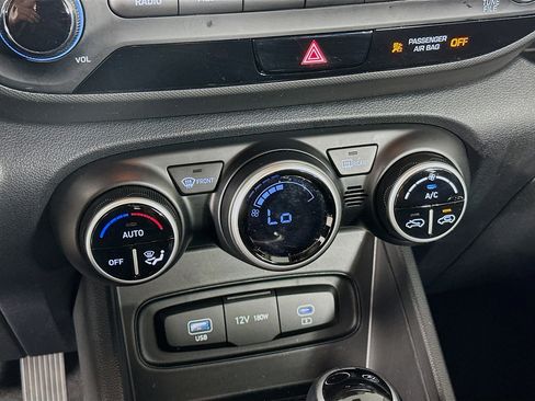 Used 2025 Hyundai Venue SEL FWD image 23