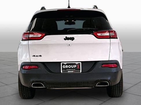 Used 2018 Jeep Cherokee Limited w/ Luxury Group AWD/4WD image 2