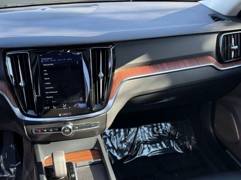 Used 2022 Volvo S60 B5 Momentum image 31