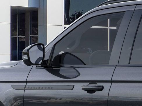 New 2025 Lincoln Navigator Reserve w/ Jet Appearance Package image 39