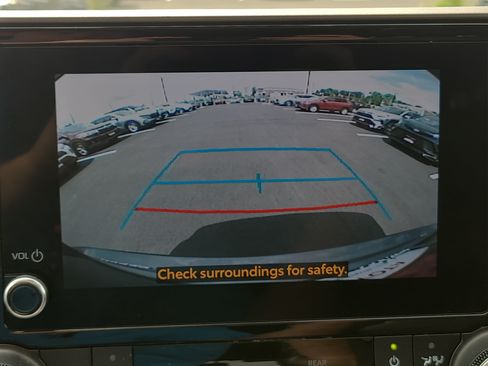 Used 2023 Toyota Highlander XLE AWD/4WD image 26