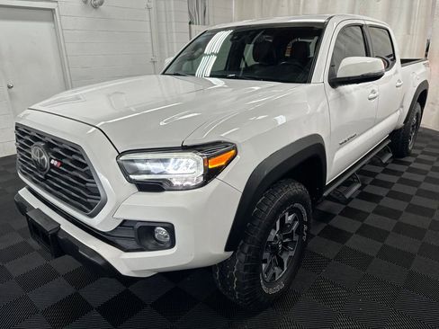 Used 2021 Toyota Tacoma TRD Off-Road w/ TRD Premium Off Road Package AWD/4WD image 4