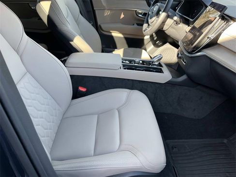 Used 2025 Volvo XC90 T8 Plus w/ Protection Package Premier image 24