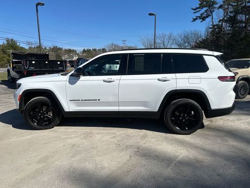 Used 2023 Jeep Grand Cherokee L Laredo AWD/4WD image 2