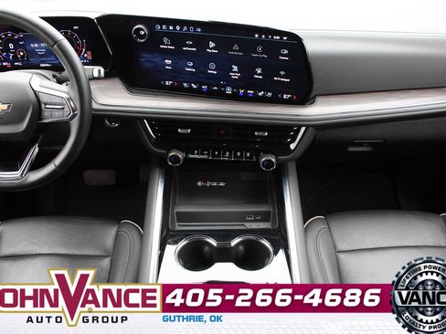 Used 2025 Chevrolet Suburban Premier AWD/4WD image 30