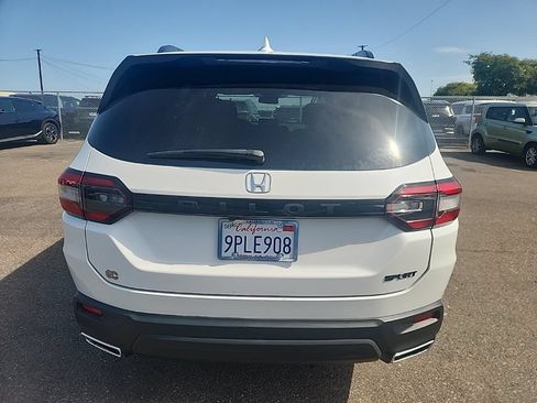 Used 2025 Honda Pilot Sport image 12