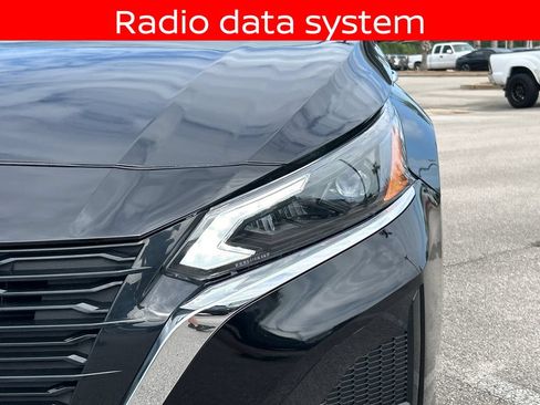 Used 2024 Nissan Altima 2.5 SV FWD image 11