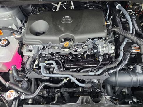 Used 2025 Toyota Sienna XLE FWD image 26