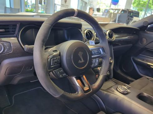 Used 2021 Ford Mustang Shelby GT500 w/ Technology Package RWD image 19