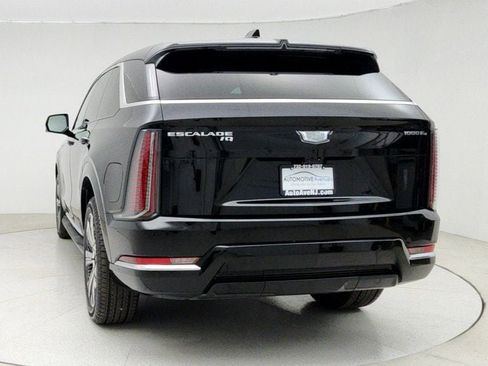 Used 2025 Cadillac Escalade IQ Luxury 2 image 6