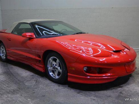 Used 2002 Pontiac Firebird Convertible w/ Sport Appearance Pkg image 3